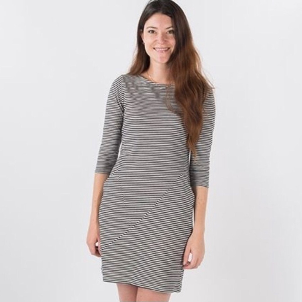 Betabrand 30 Day Striped 3/4 sleeve pocket Dress blue grey Size small